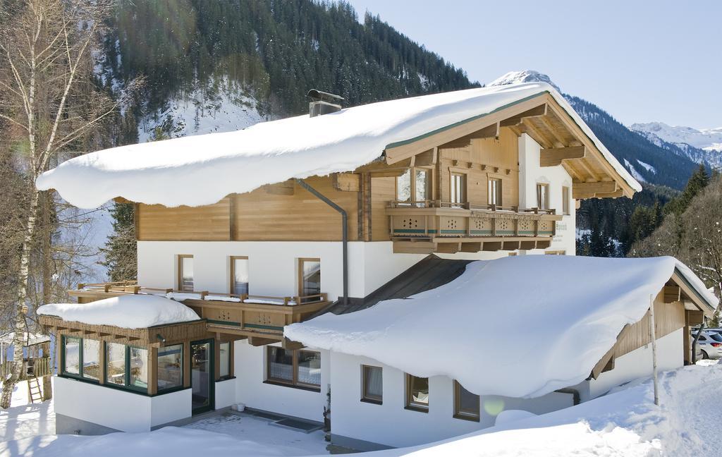 Haus Spieleck Bed & Breakfast Saalbach-Hinterglemm Exterior foto