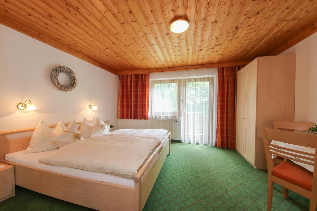 Haus Spieleck Bed & Breakfast Saalbach-Hinterglemm Exterior foto