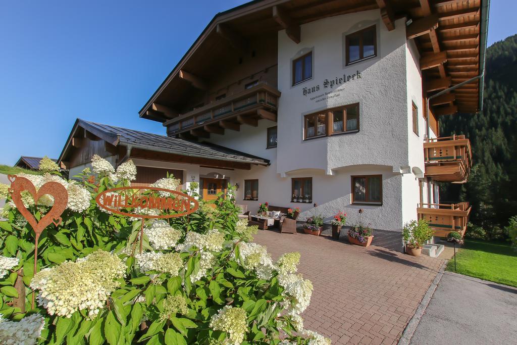 Haus Spieleck Bed & Breakfast Saalbach-Hinterglemm Exterior foto