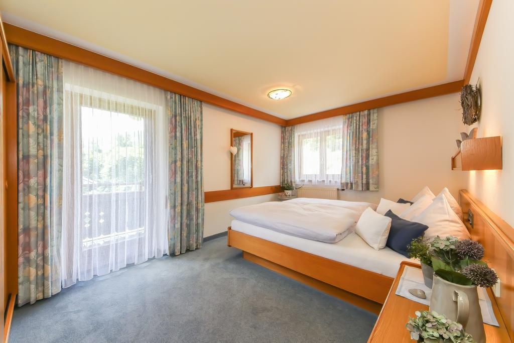 Haus Spieleck Bed & Breakfast Saalbach-Hinterglemm Exterior foto