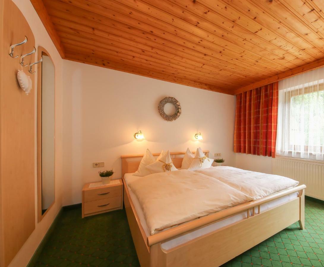Haus Spieleck Bed & Breakfast Saalbach-Hinterglemm Exterior foto